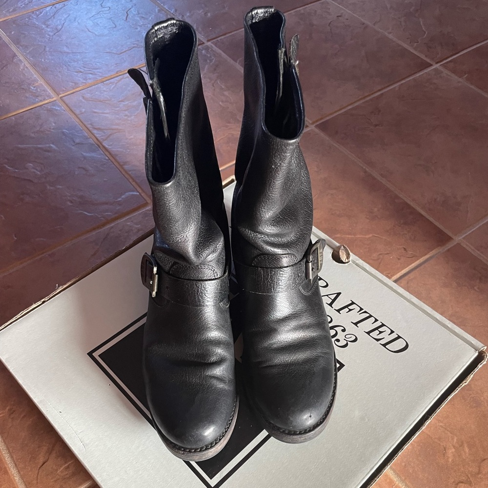 Frye Veronica short boot black leather size 7